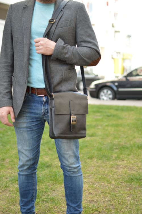 фотография 3 - сумка через плечо из черной кожи ТАРВА 7157