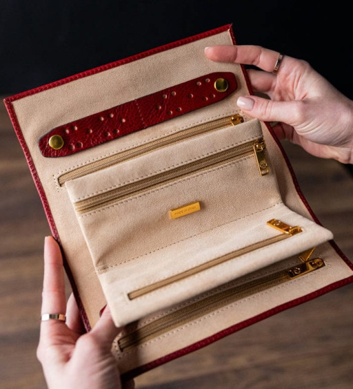 Шкіряний жіночий дорожній футляр для ювелірних виробів - Madame Bovary - Червоний колір - Time Resistance 5241101