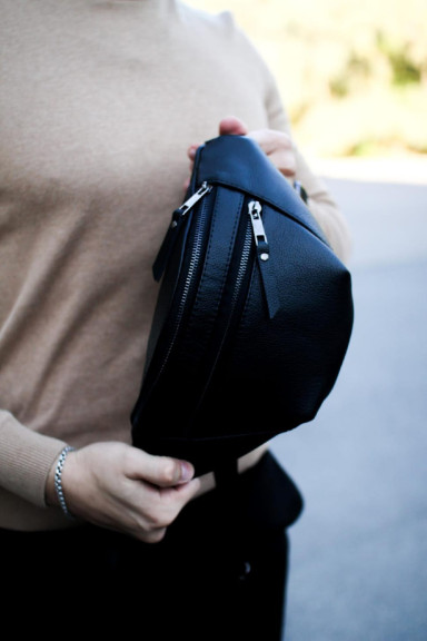 Men's fanny pack made of genuine grained leather SKILL (black)