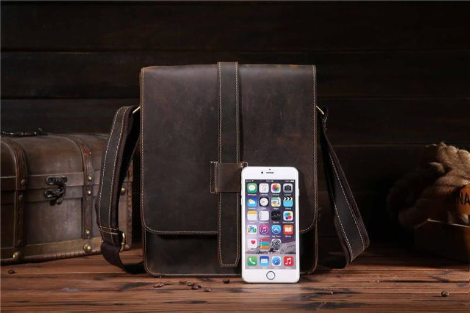 Наплічна шкіряна сумка-планшет, коричнева Bexhill bx033