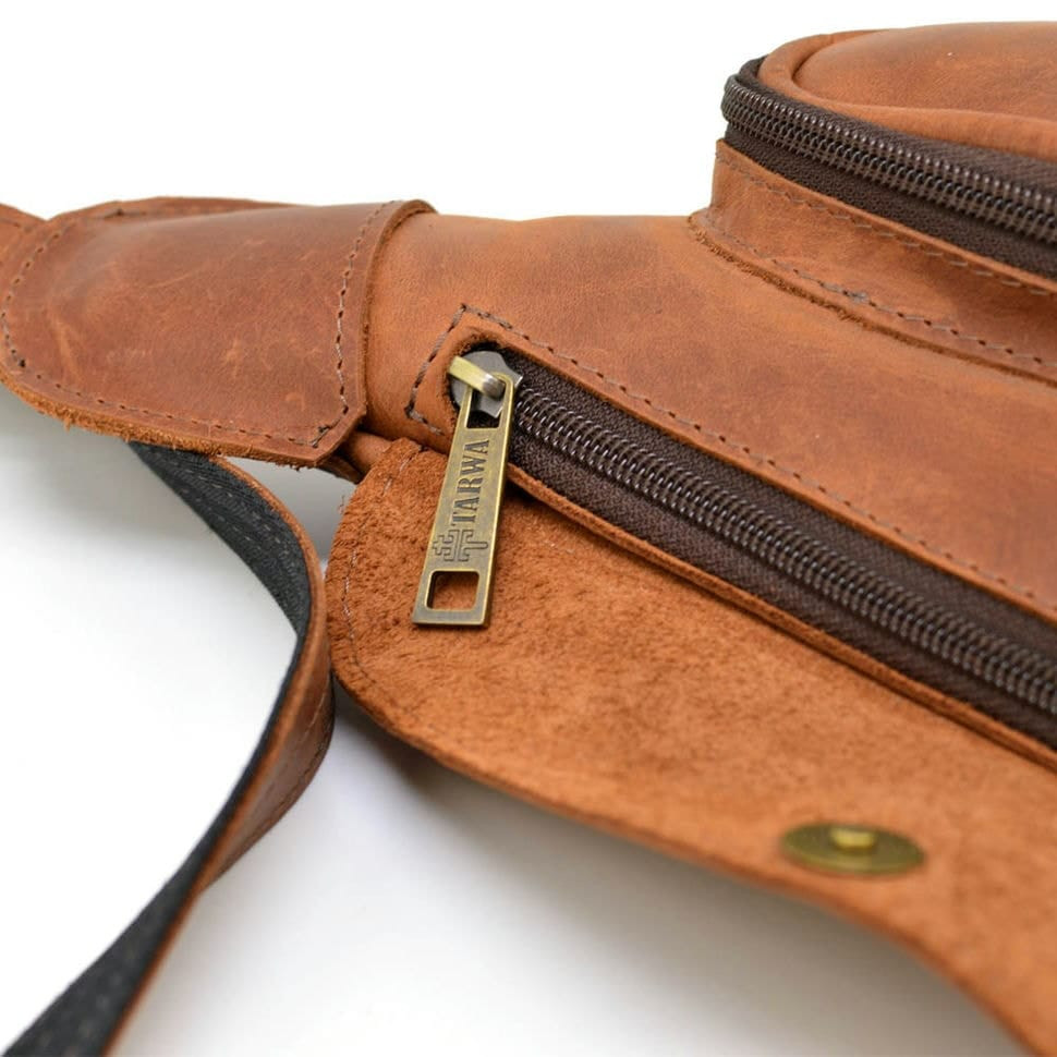 Шкіряний рюкзак TARWA RB-3026-3md на одне плече з накладною кишенею