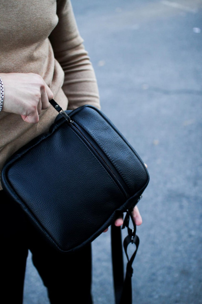 Genuine Grain Leather Messenger Bag, Men's Shoulder Bag (Black)