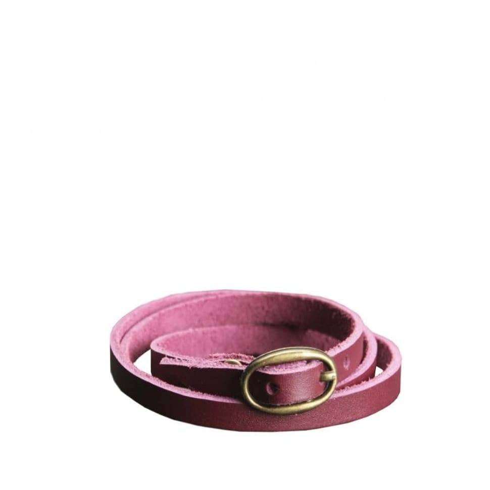 Жіночий шкіряний браслет стрічка з бордовою пряжкою.