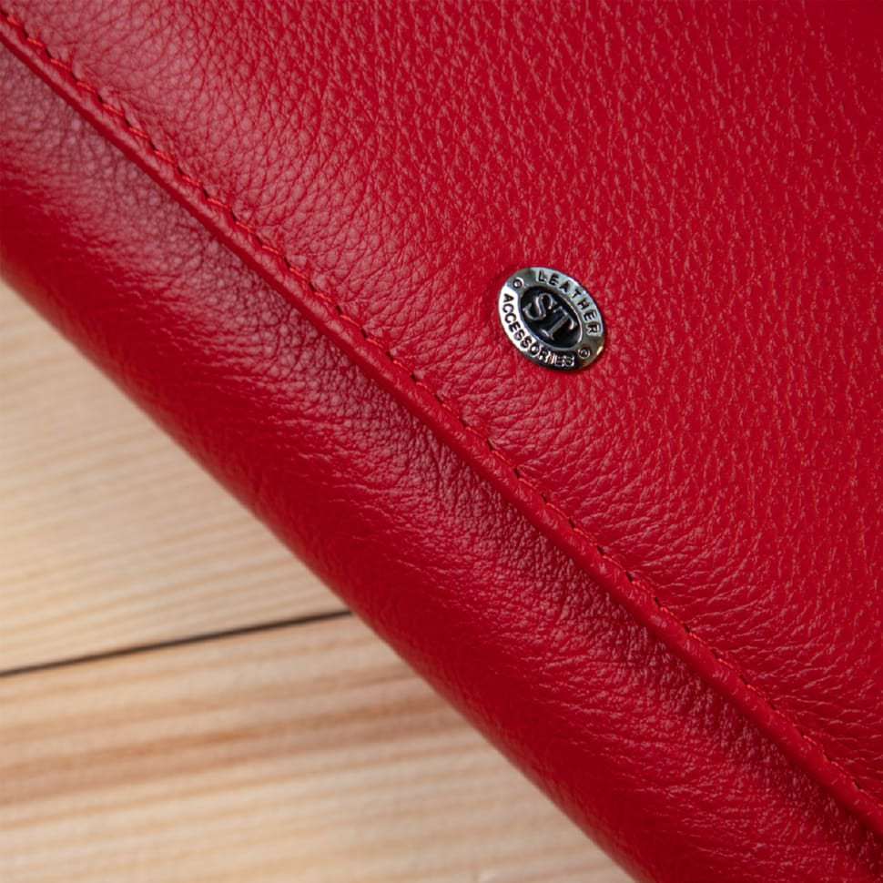 Вместительный кошелек для женщин ST Leather 19391 Красный
