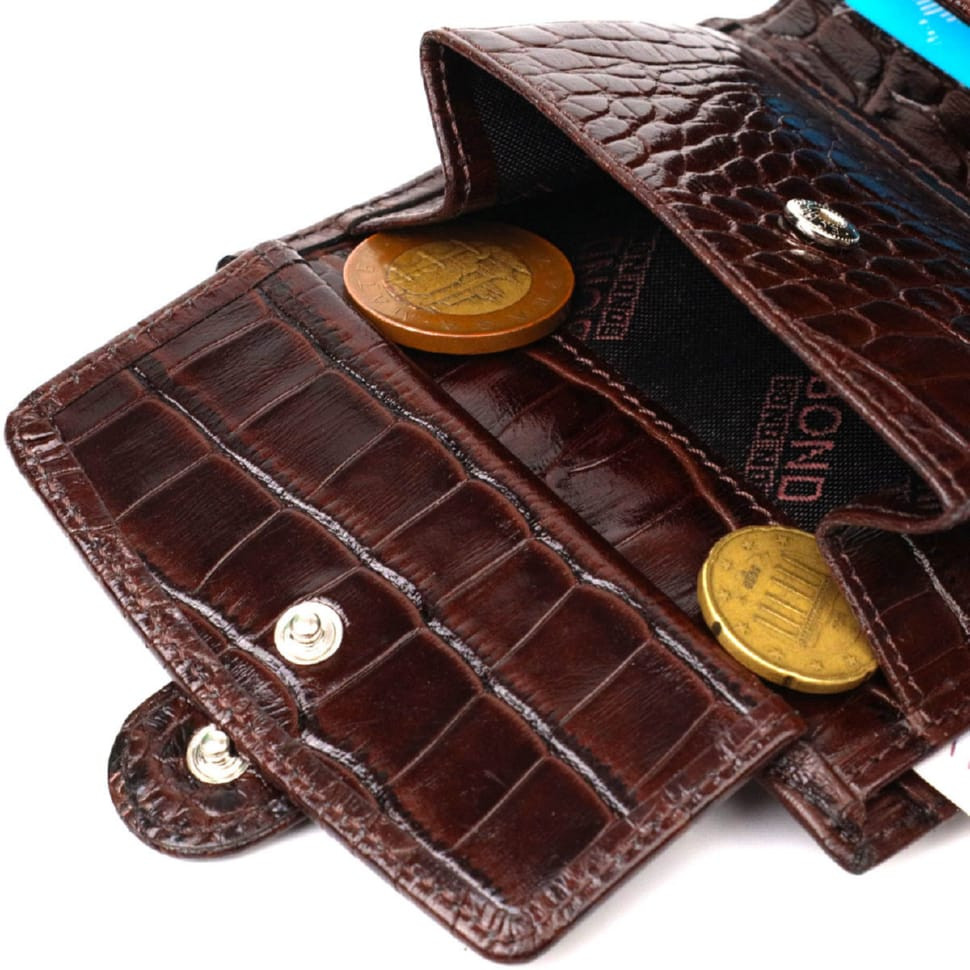Фактурний чоловічий вертикальний гаманець із натуральної шкіри з тисненням під крокодила BOND 22003 Коричневий