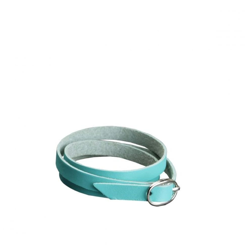 Жіночий шкіряний браслет стрічка з бірюзовий пряжкою.