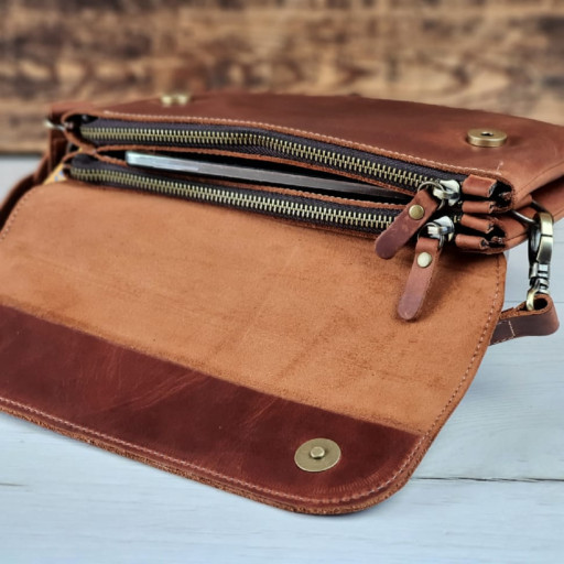 Жіноча шкіряна сумка клатч BGS коньячна BGS3103