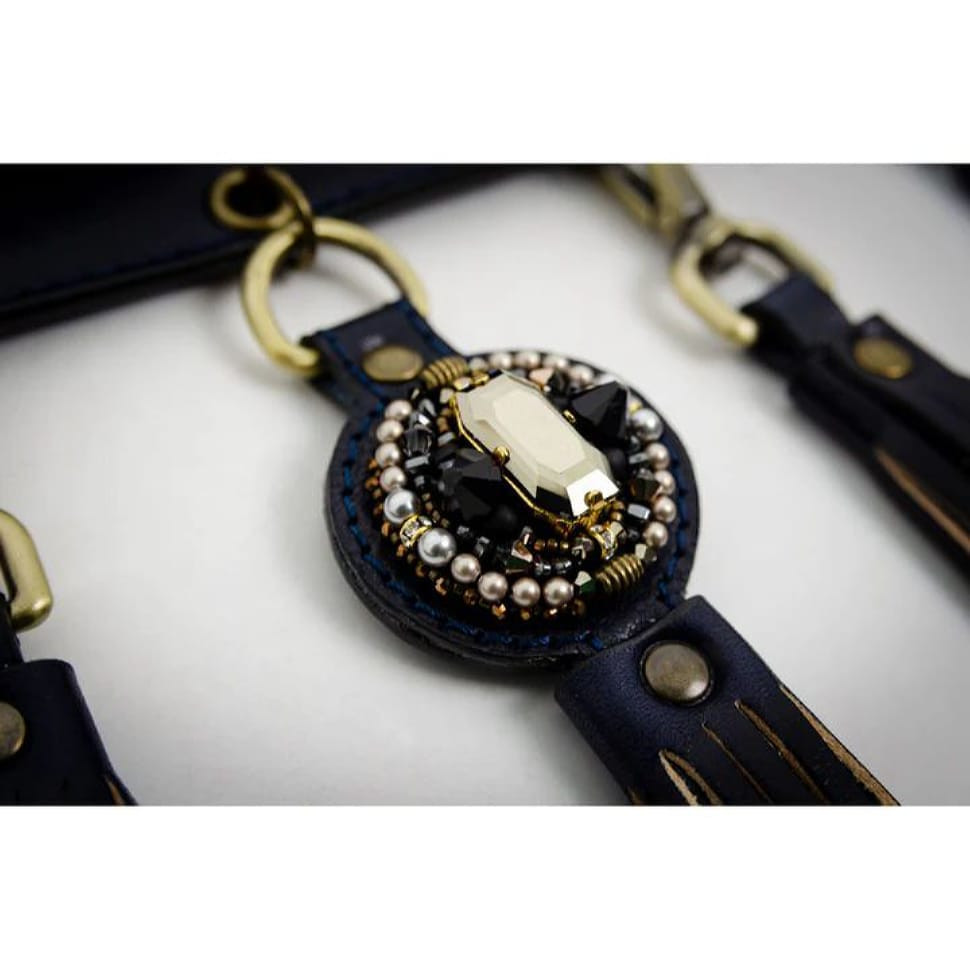 Шкіряна сумка на пояс із кристалами Сваровськи - Rebecca - чорна Time Resistance 5211101