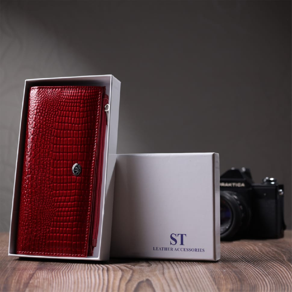 Лакированный яркий кошелек с фактурой под рептилию из натуральной кожи ST Leather 22715 Красный