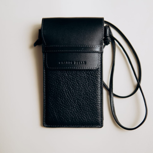 Міні сумка чохол для телефону, панч Grande Pelle 70371010 чорна