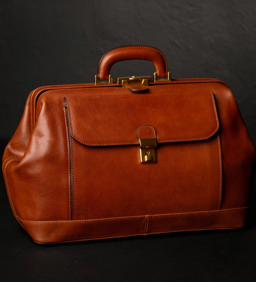 Large Italian Leather Doctor Bag for Women - Hamlet -  Cognac Matte Brownn color -  Time Resistance 5249401W