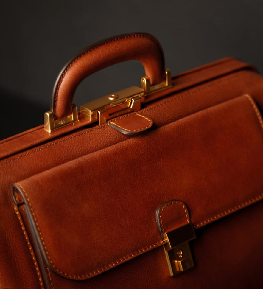 Large Italian Leather Doctor Bag for Women - Hamlet -  Cognac Matte Brownn color -  Time Resistance 5249401W
