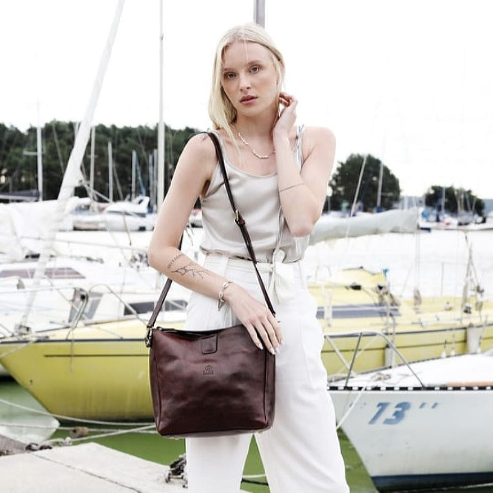 Small Leather Tote Bag for Women - Alice in Wonderland - Brown color -  Time Resistance 5219201