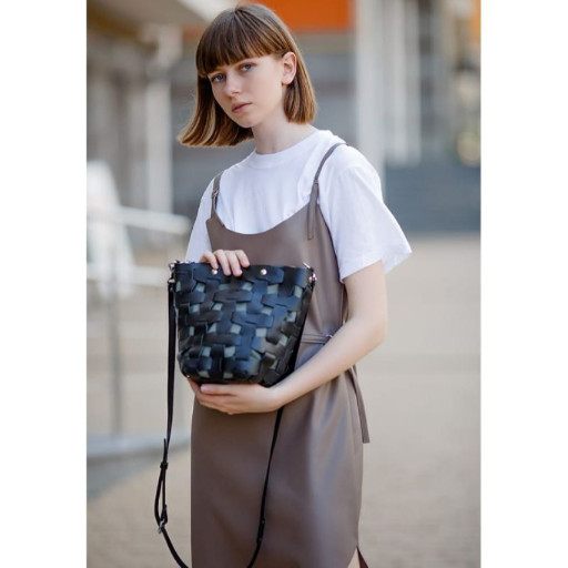 Шкіряна плетена сумка Пазл M чорна Krast