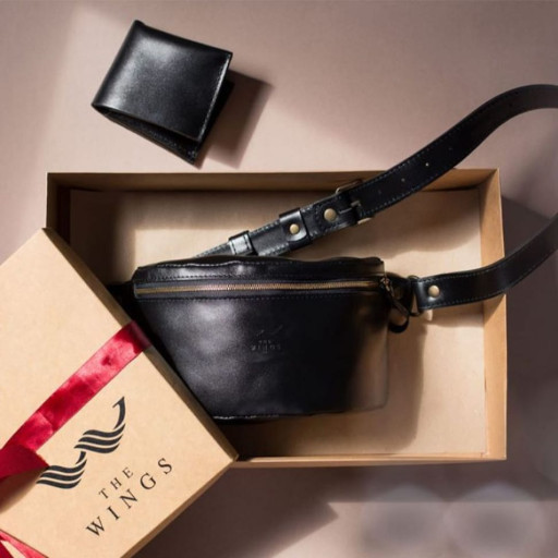 Подарунковий набір шкіряних аксесуарів.