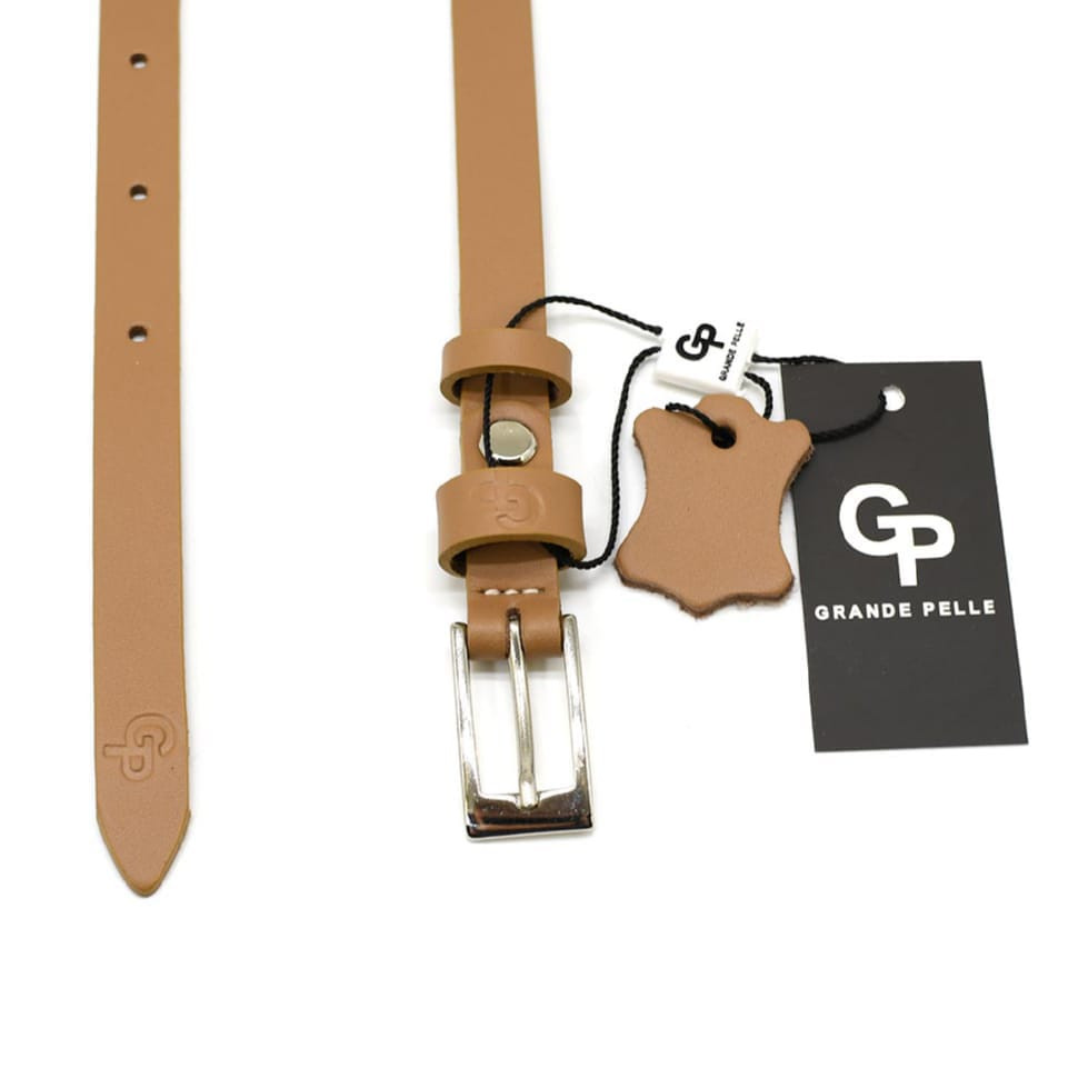 Шкіряний ремінь жіночий тонкий Grande Pelle 1452050033 у світло-коричневому кольорі.