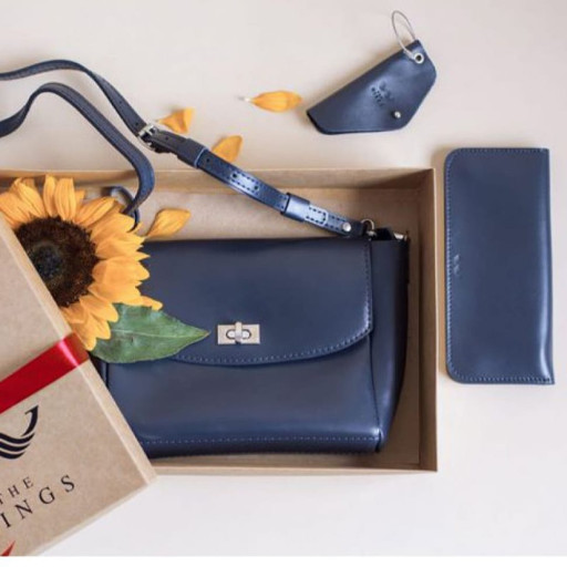 Подарунковий набір шкіряних аксесуарів.