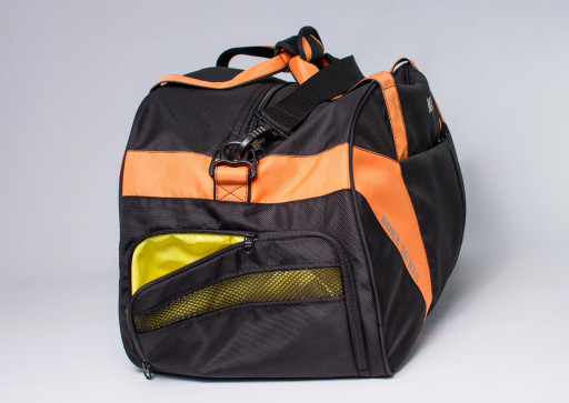 Спортивна сумка з кишенею для взуття 42L Cross Porter чорна з помаранчевим від MAD