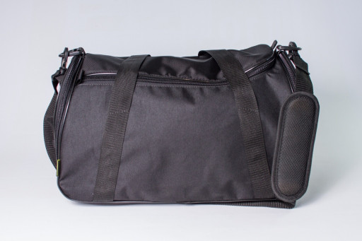 Зручна та функціональна спортивна сумка для фітнесу TWIST чорна від MAD born to win