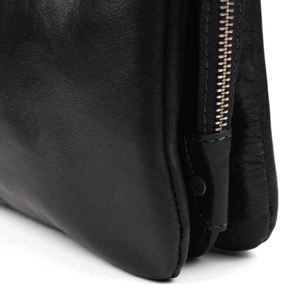 Барсетка чоловіча клатч на запястя, чорна гладка шкіра CP5610 Carlo Pazolini