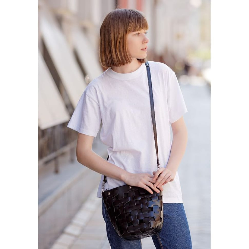 Шкіряна плетена сумка Пазл M вугільна-чорна