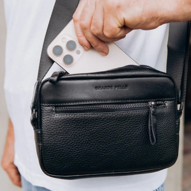 Сумка через плече компактна вертикальна Grande Pelle 736710 Urban Classic 
