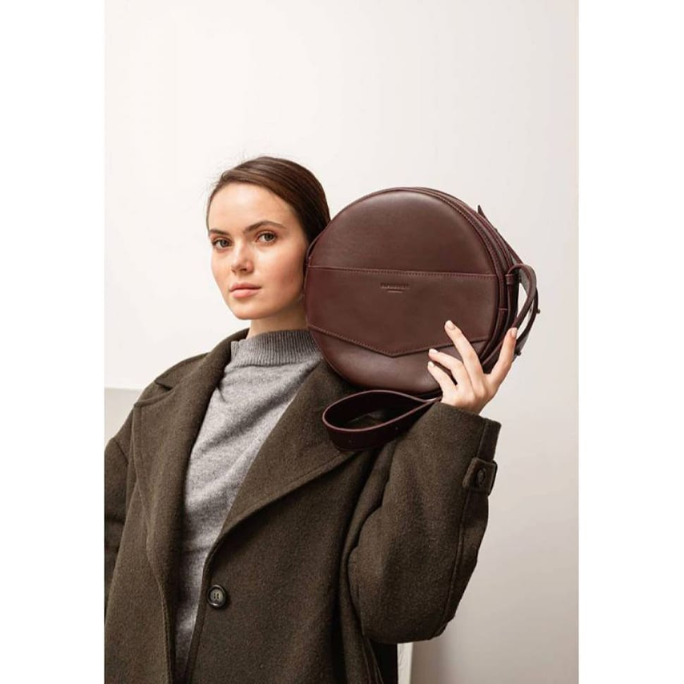 Шкіряна жіноча кругла сумка-рюкзак Maxi бордова