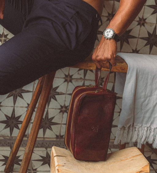 Жіноча шкіряна косметичка Dopp Kit - All the Kings Men - Коричневий колір - Time Resistance 5196901W