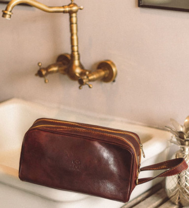Жіноча шкіряна косметичка Dopp Kit - All the Kings Men - Коричневий колір - Time Resistance 5196901W