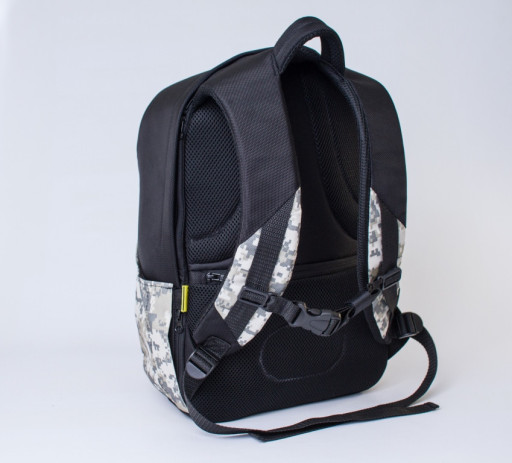 Рюкзак антизлодій для ноутбука BOOSTER піксель із чорним від MAD™