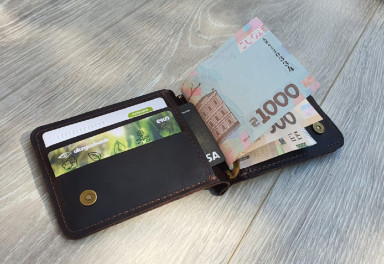 Шкіряний затиск для грошей з монетницею BGS 8.5*12.5 см коричневий BGS3170