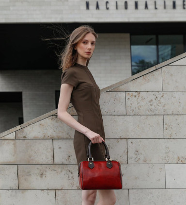 Womens Leather Barrel Bag - Little Dorrit - Red color -  Time Resistance 5243201