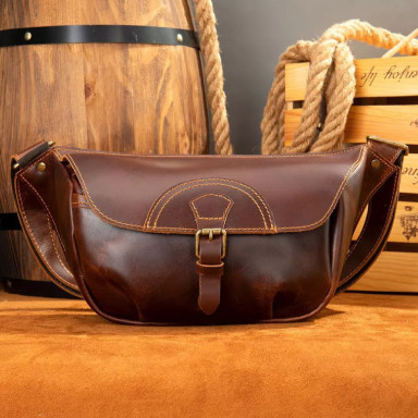 Capacious leather banana bag Bexhill bx9090c crazy horse