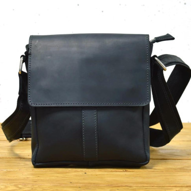 Black leather shoulder bag with flap TARWA RA-4125-2-4sa