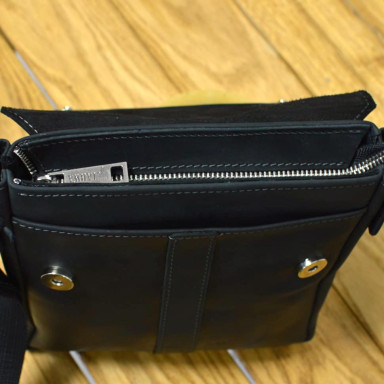 Black leather shoulder bag with flap TARWA RA-4125-2-4sa