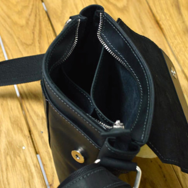 Black leather shoulder bag with flap TARWA RA-4125-2-4sa