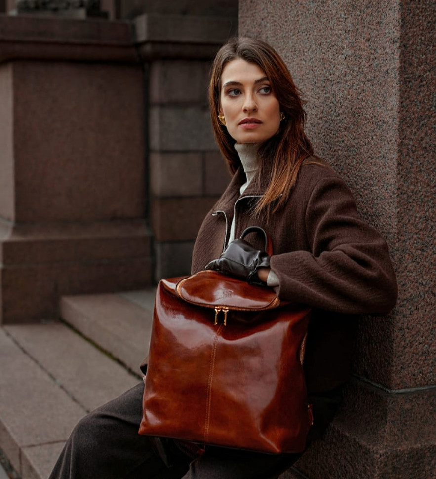 Leather Backpack for Women - A Bend in the River - Cognac Brown color -  Time Resistance 5237701W