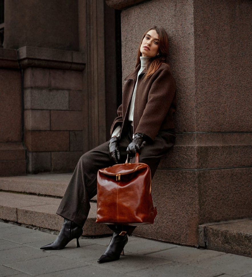 Leather Backpack for Women - A Bend in the River - Cognac Brown color -  Time Resistance 5237701W