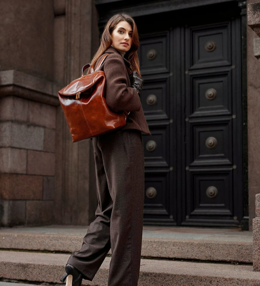 Leather Backpack for Women - A Bend in the River - Cognac Brown color -  Time Resistance 5237701W