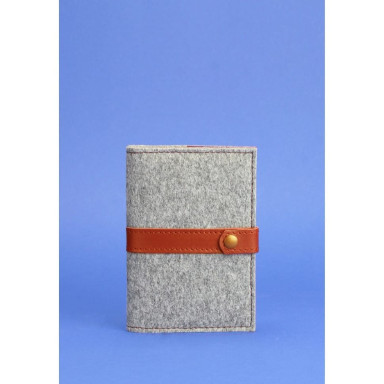 Felt passport cover 1.1 with leather brown inserts
