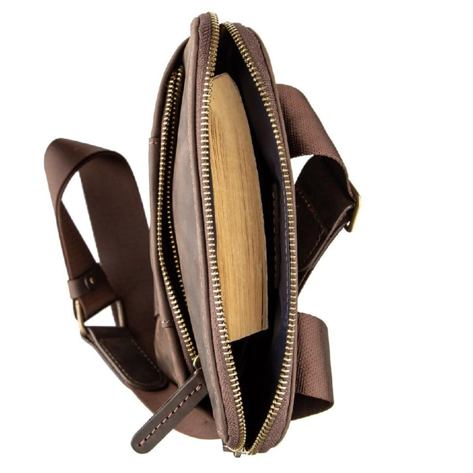 Stylish men's messenger made of vintage leather Shvigel 11180 Brown