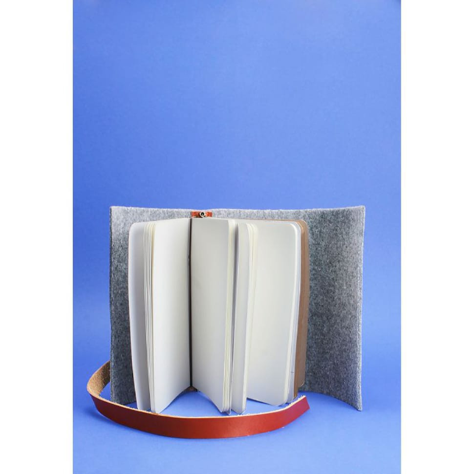 Felt pad (Soft beech) 1.0 Felt with brown leather inserts