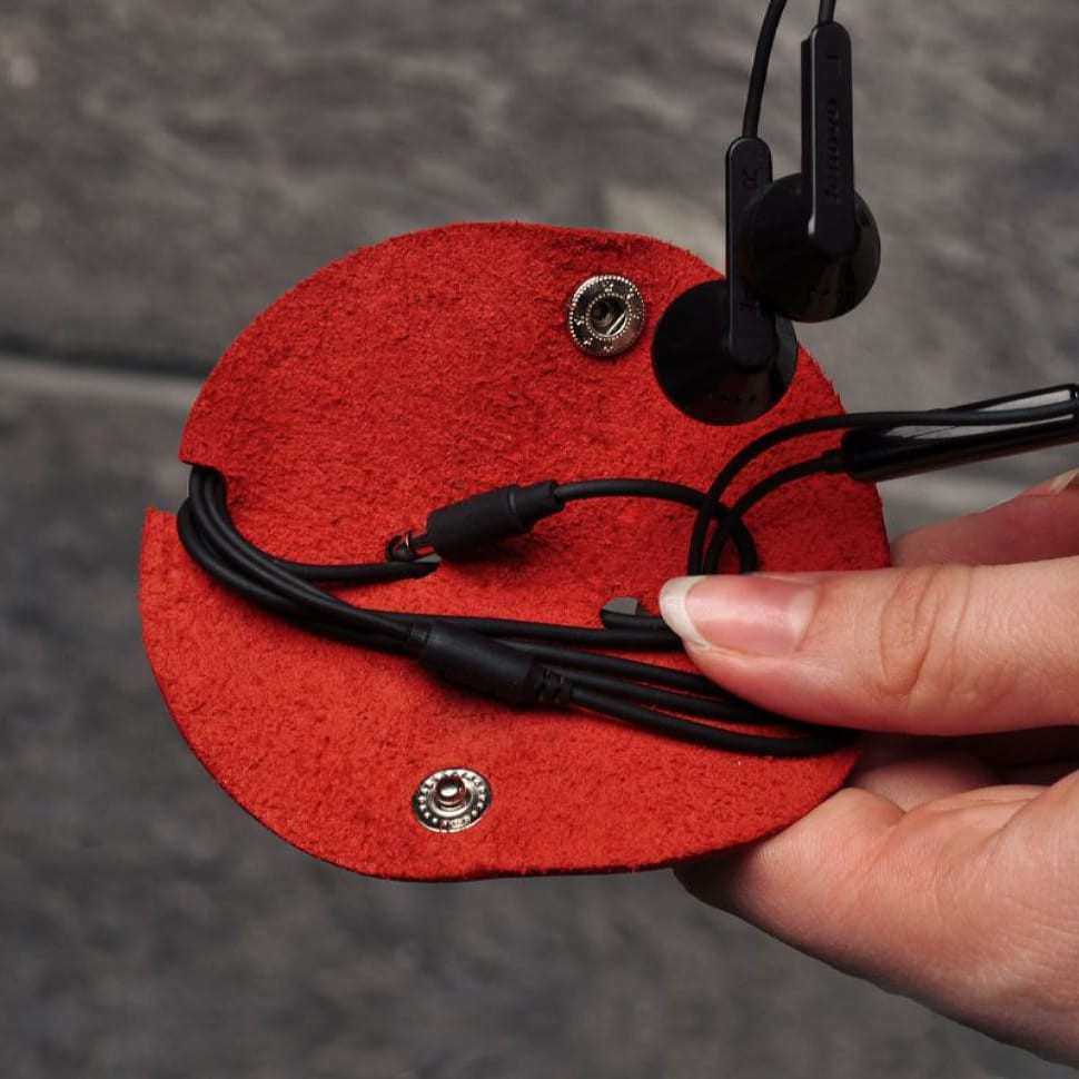 Шкіряний холдер для навушників корал