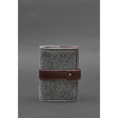 Felt passport cover 1.1 with leather burgundy inserts