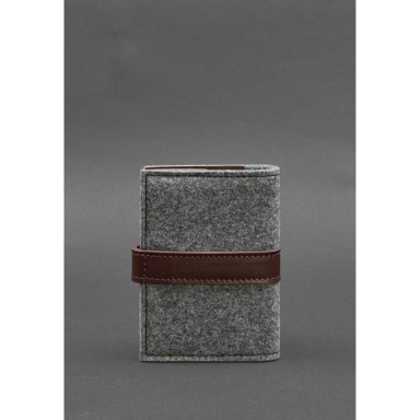 Felt passport cover 1.1 with leather burgundy inserts
