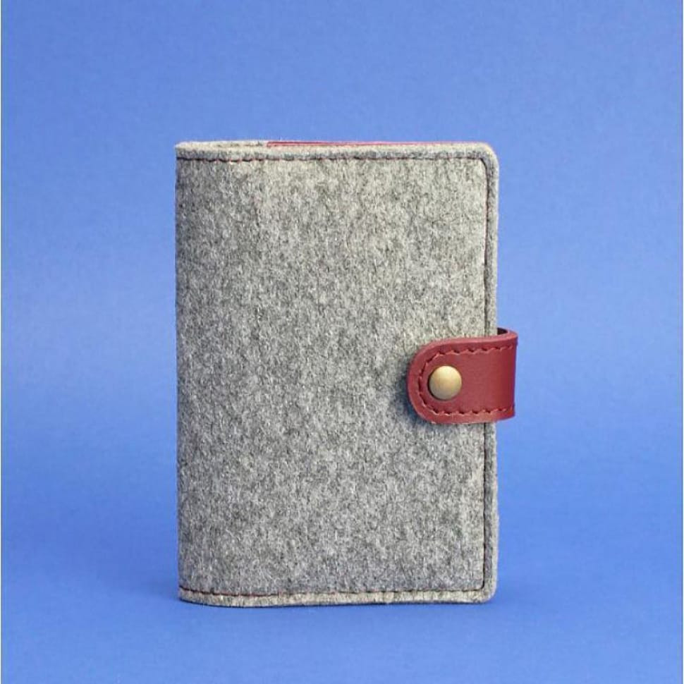 Фетровая обложка для паспорта 3.0 с кожаными бордовыми вставками