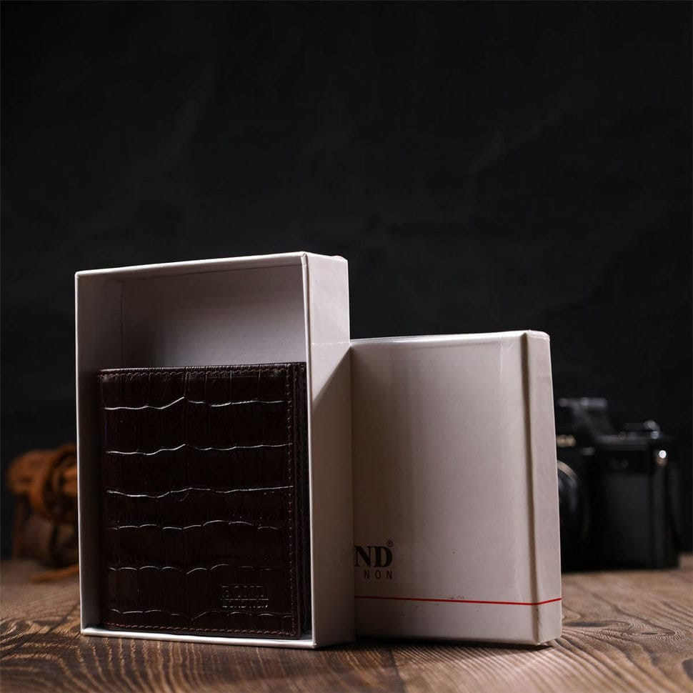 Вертикальне фактурне портмоне для чоловіків з натуральної шкіри з тисненням під крокодила BOND 22061 Коричневий