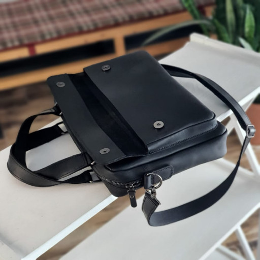 Чоловіча шкіряна сумка для документів BGS чорна BGS3046