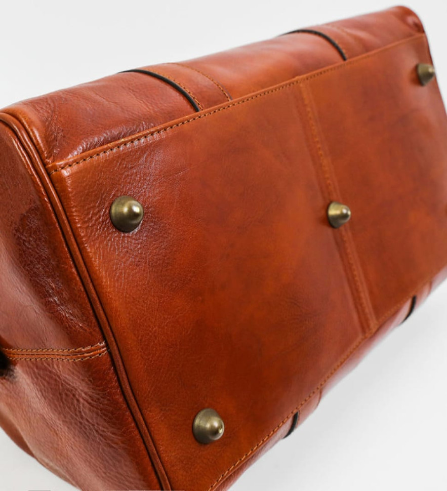 Womens Small Leather Overnight Bag, Duffel Bag - The Ambassadors - Cognac Brown color -  Time Resistance 5229601W