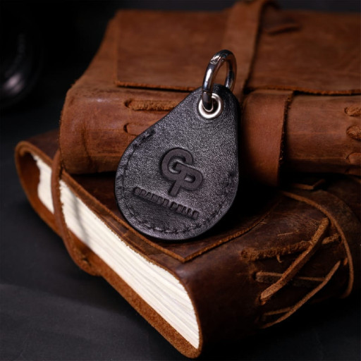 Шкіряний брелок-тримач для Apple AirTag GRANDE PELLE 11616 Чорний